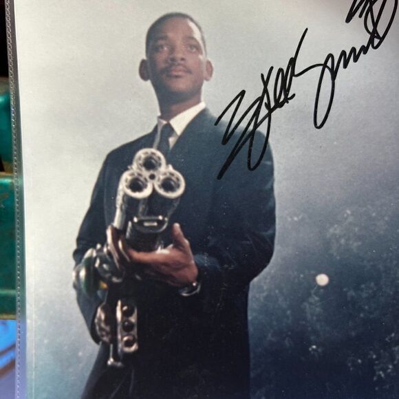 Men In Black Photograph with Autographs - Picture 5 of 5